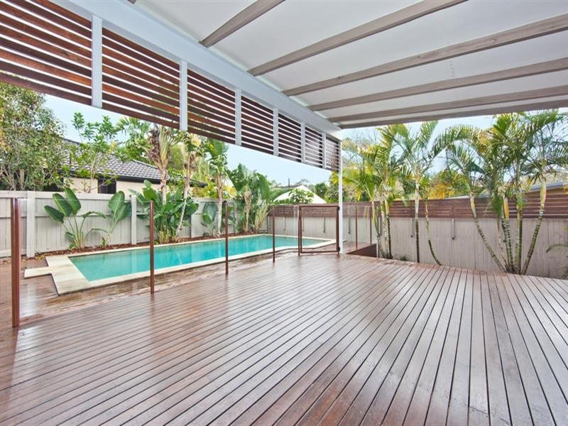 3 Raymond Avenue, Bundall QLD 4217