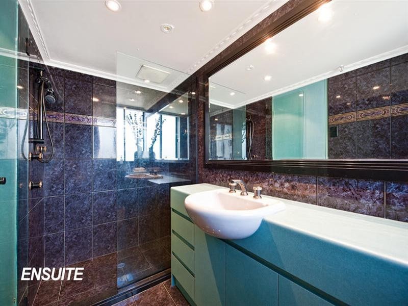 4 Old Burleigh Road, Surfers Paradise QLD 4217