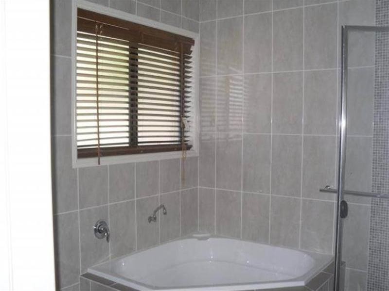 1 Henry Court, Jacobs Well QLD 4208