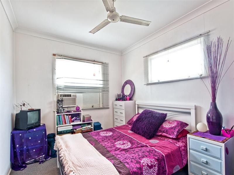 29 Leonard Avenue, Surfers Paradise QLD 4217