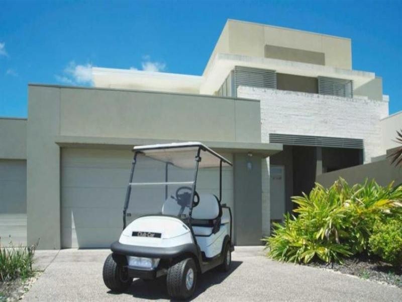 6079 Lugano Drive, Hope Island QLD 4212