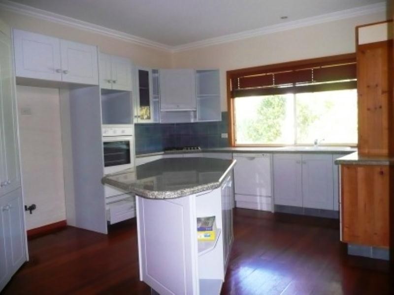 99 Crescent Avenue, Hope Island QLD 4212