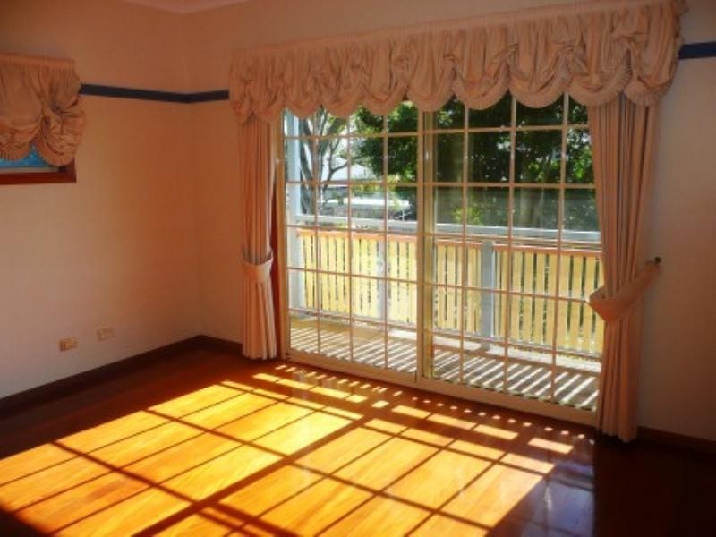 99 Crescent Avenue, Hope Island QLD 4212