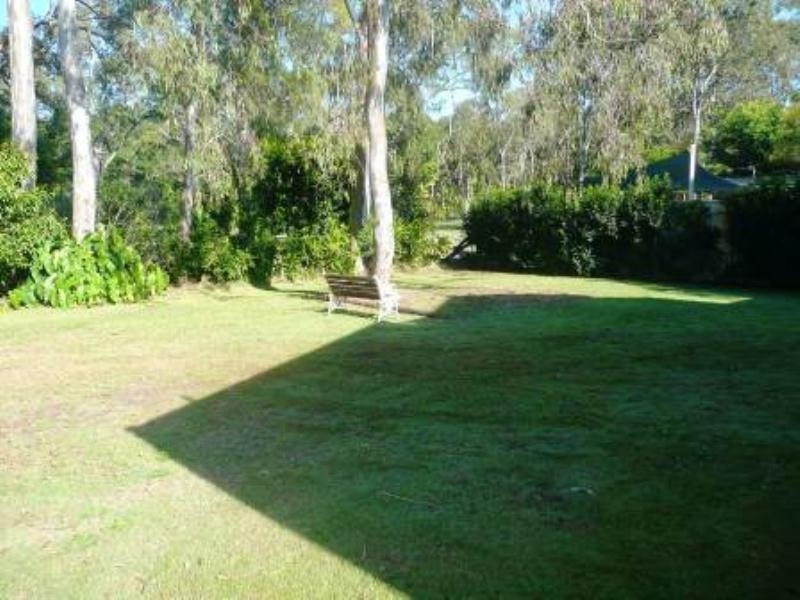 99 Crescent Avenue, Hope Island QLD 4212