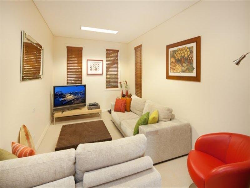 9 Vespa Crecent, Surfers Paradise QLD 4217