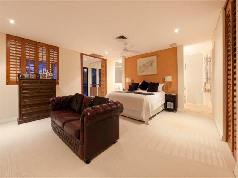 9 Vespa Crecent, Surfers Paradise QLD 4217