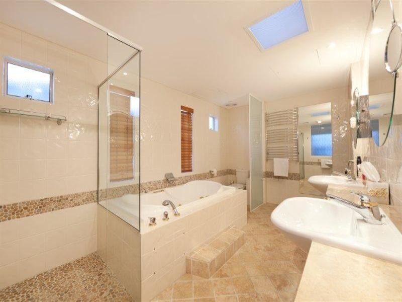 9 Vespa Crecent, Surfers Paradise QLD 4217