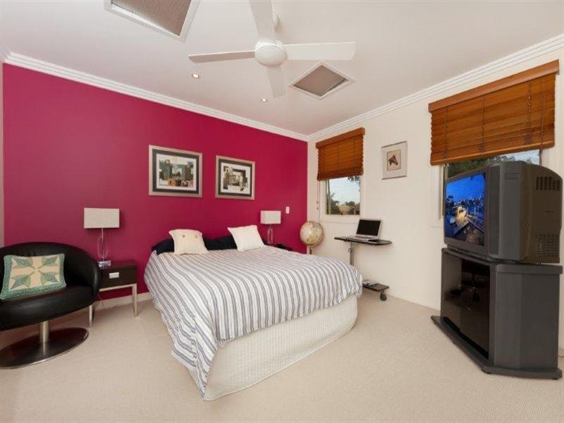 9 Vespa Crecent, Surfers Paradise QLD 4217