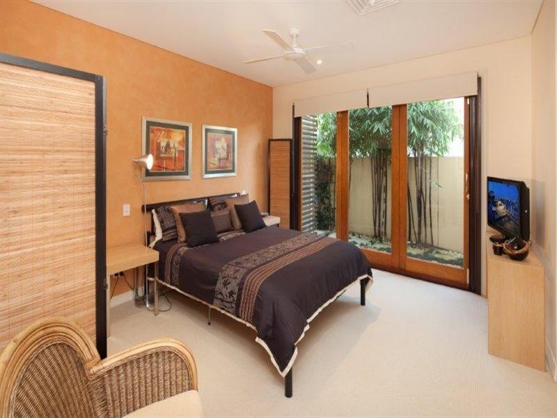 9 Vespa Crecent, Surfers Paradise QLD 4217