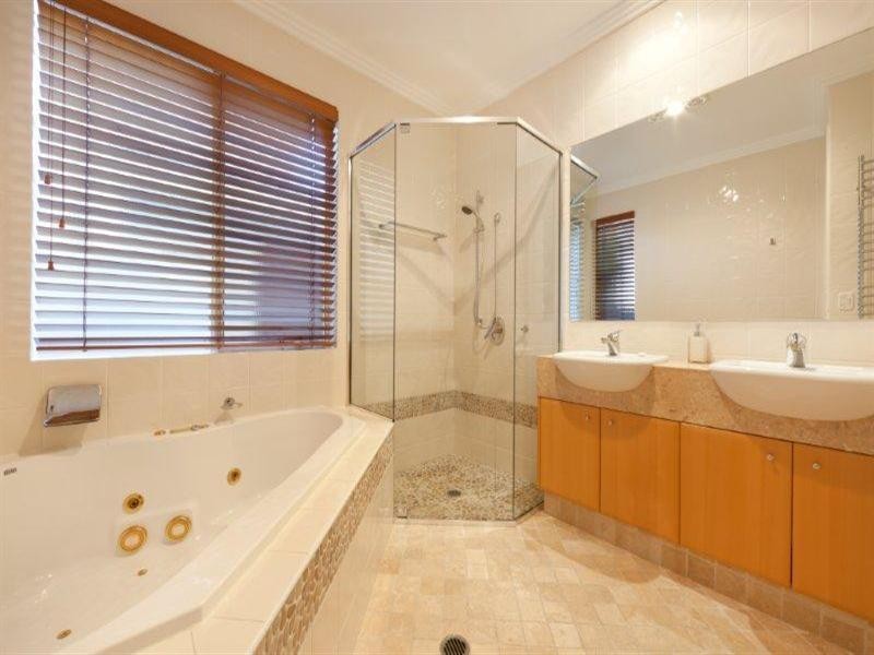 9 Vespa Crecent, Surfers Paradise QLD 4217