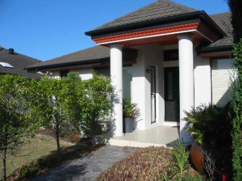 12 Oyster Cove Promenade, Helensvale QLD 4212