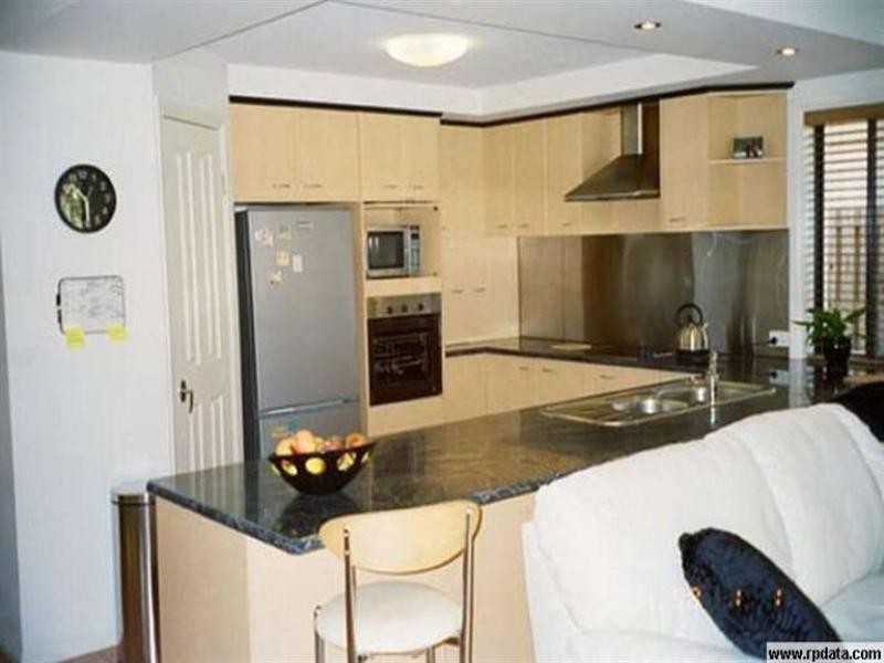 18A The Parade, Helensvale QLD 4212