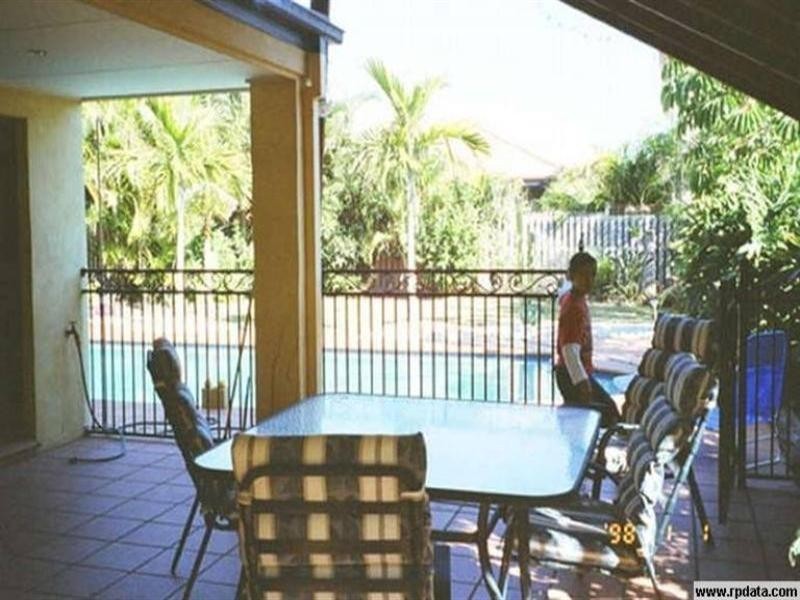 18A The Parade, Helensvale QLD 4212