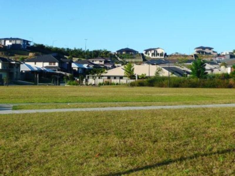 8 Hawkesbury Avenue, Pacific Pines QLD 4211