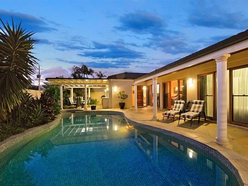 43-45 The Promenade, Isle Of Capri QLD 4217