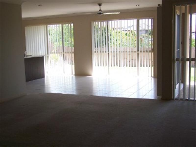 7 Whitely Circuit, Maudsland QLD 4210