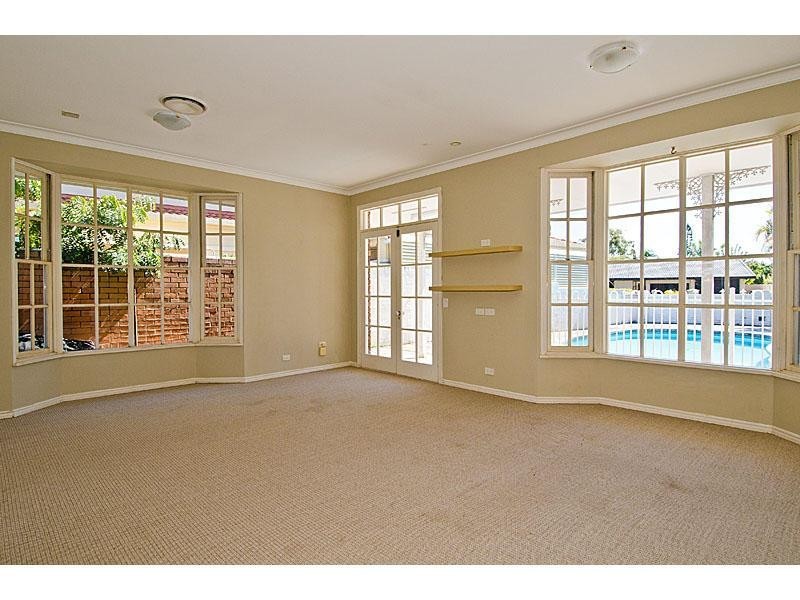 8 Kilkenny Court, Sorrento QLD 4217