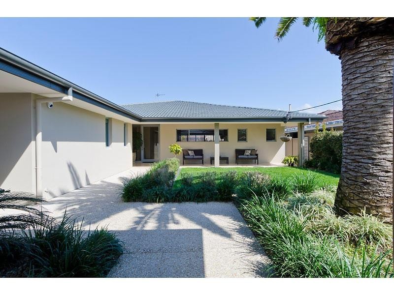 42 Salerno Street, Isle Of Capri QLD 4217