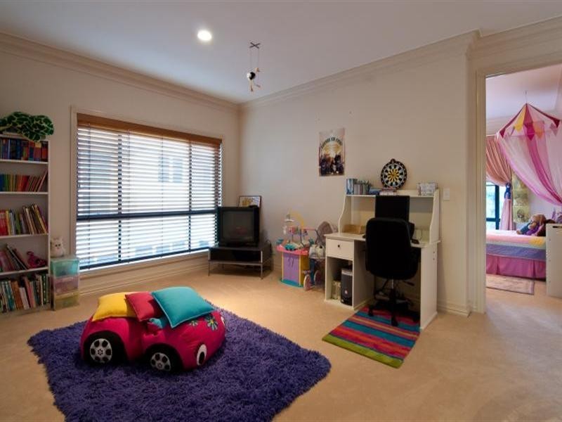 1122 Beechwood Drive, Hope Island QLD 4212