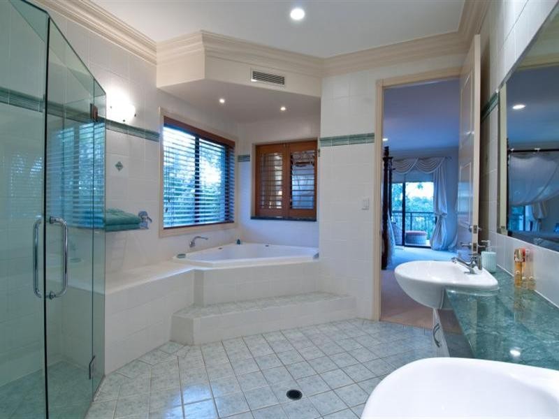 1122 Beechwood Drive, Hope Island QLD 4212