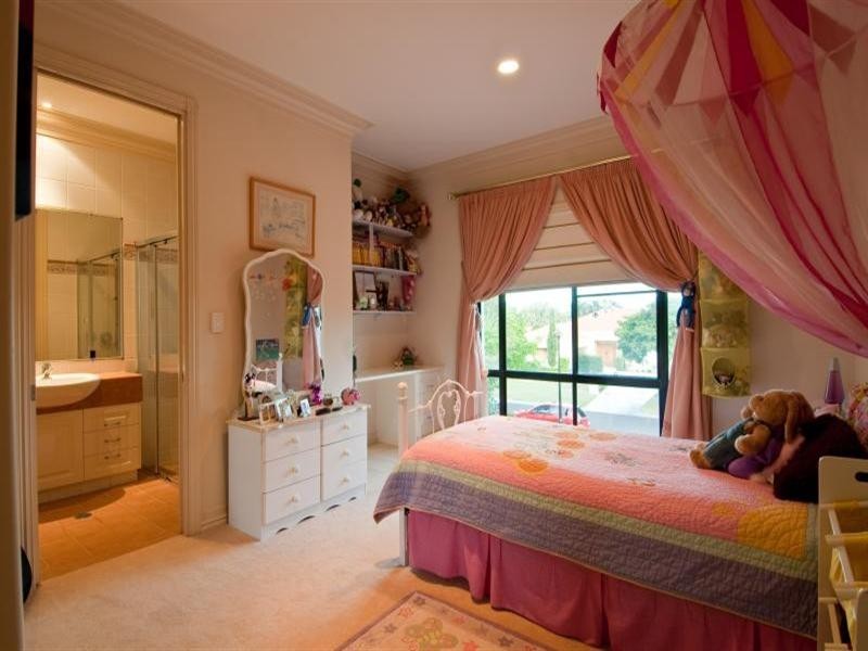 1122 Beechwood Drive, Hope Island QLD 4212