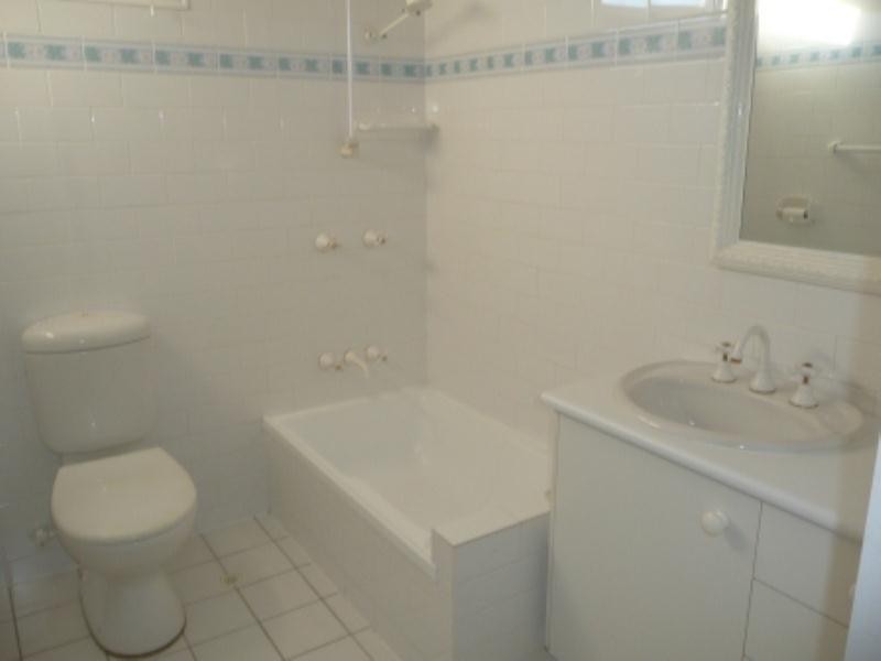 37 Dawn Parade, Miami QLD 4220
