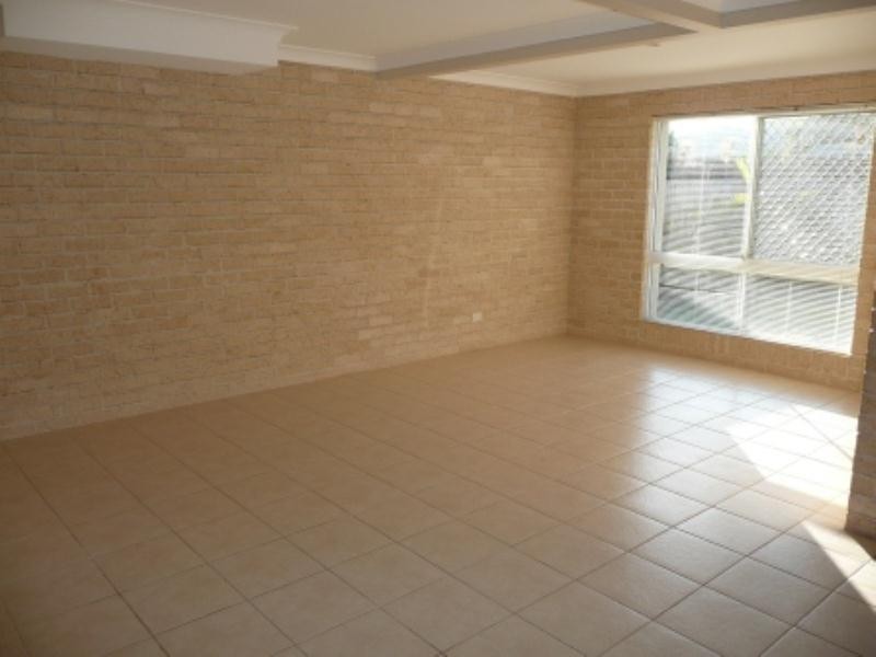 37 Dawn Parade, Miami QLD 4220