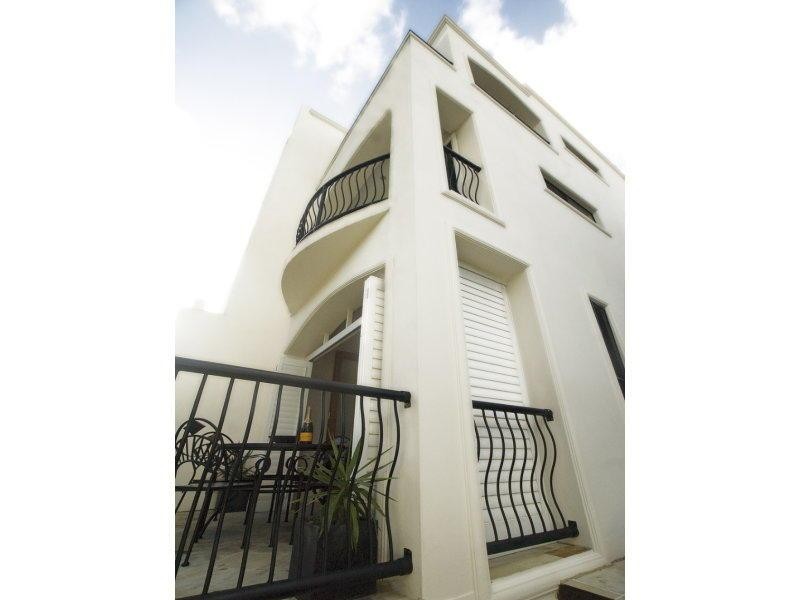 4/214 Stanhill Drive, Chevron Island QLD 4217