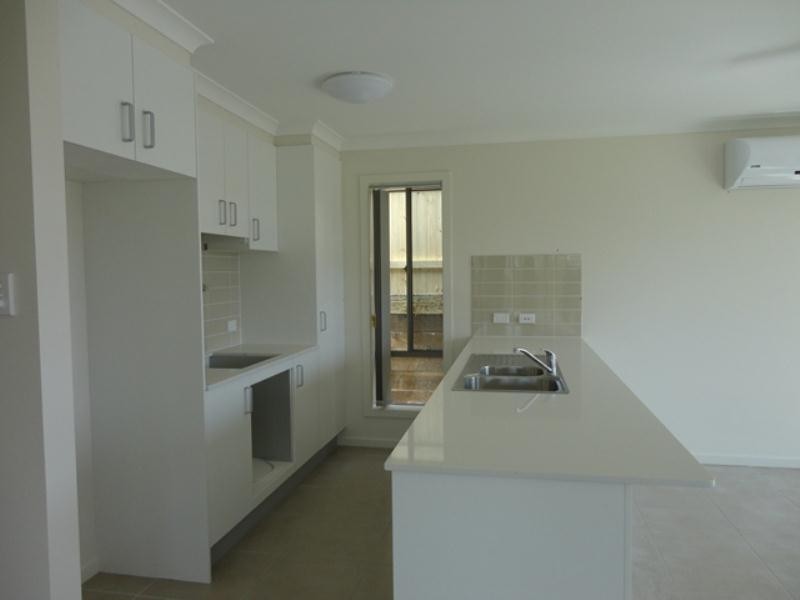 31 Hopman Way, Springfield Lakes QLD 4300