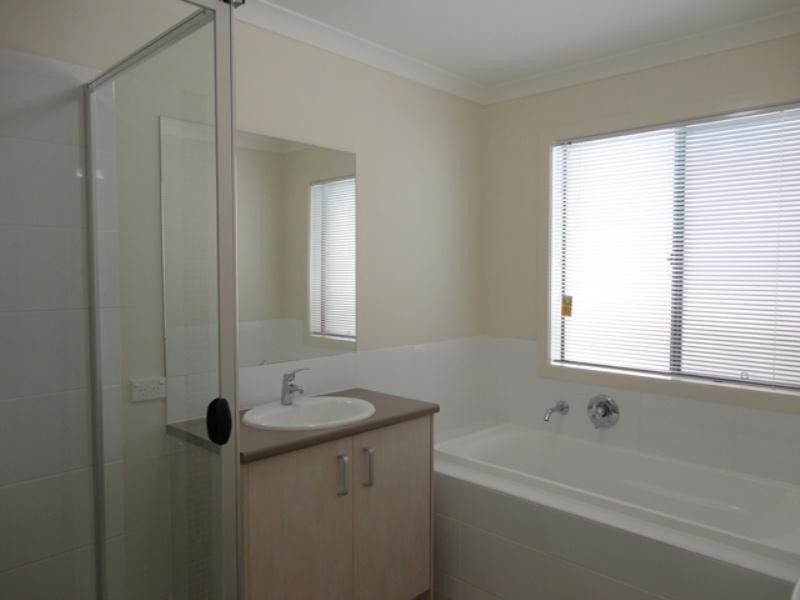 31 Hopman Way, Springfield Lakes QLD 4300