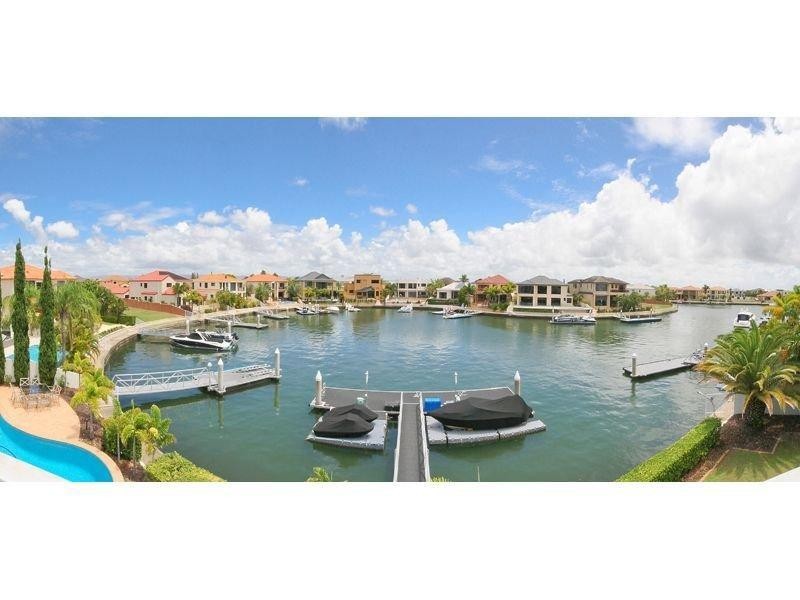 28 The Peninsula, Sovereign Islands QLD 4216