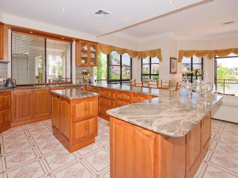 28 The Peninsula, Sovereign Islands QLD 4216