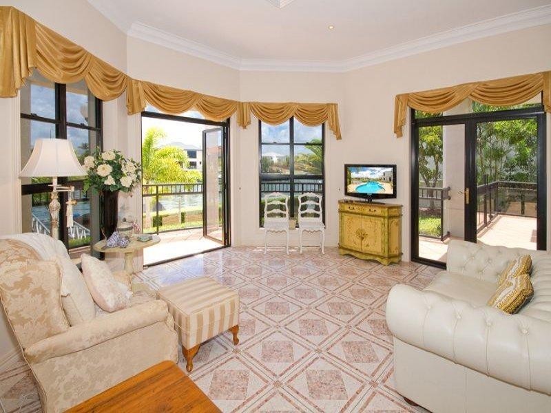 28 The Peninsula, Sovereign Islands QLD 4216