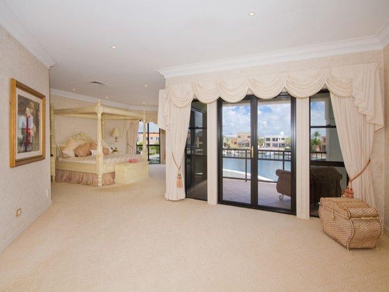 28 The Peninsula, Sovereign Islands QLD 4216