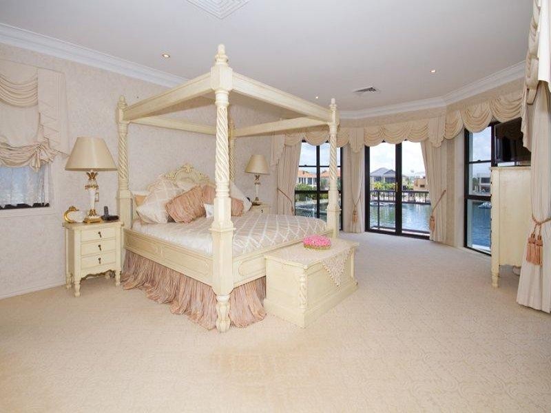 28 The Peninsula, Sovereign Islands QLD 4216