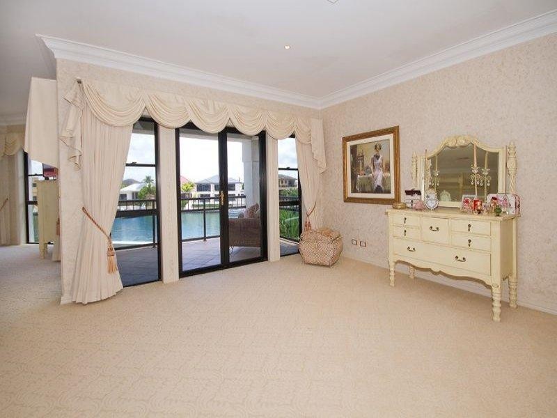 28 The Peninsula, Sovereign Islands QLD 4216