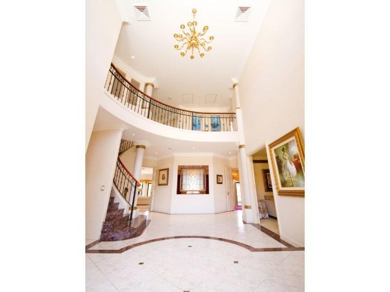 28 The Peninsula, Sovereign Islands QLD 4216