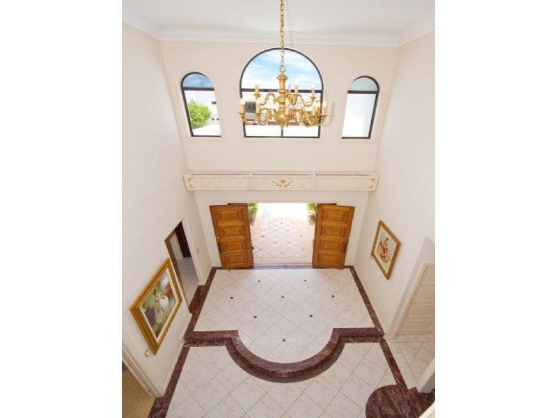 28 The Peninsula, Sovereign Islands QLD 4216