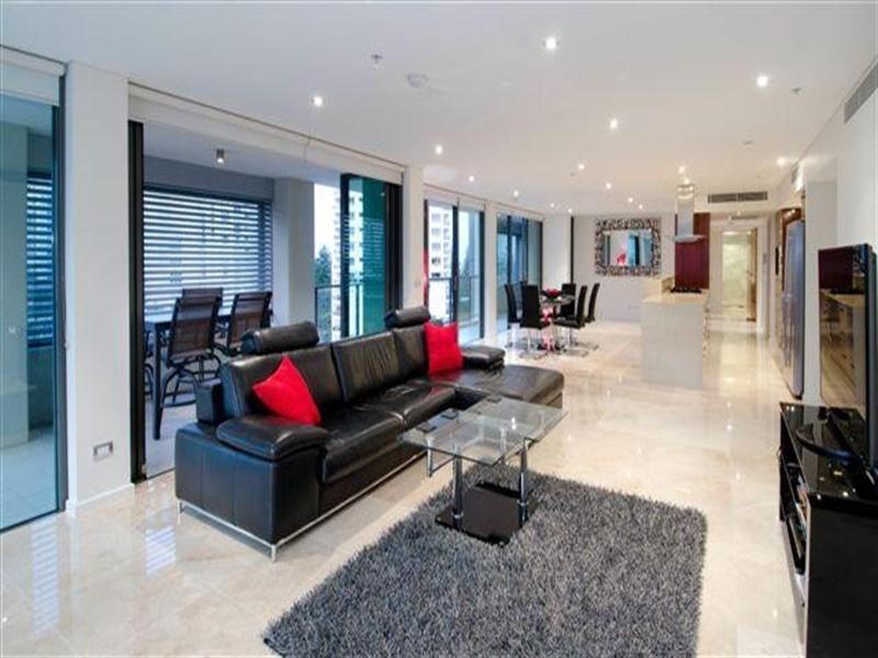 25 Peak Avenue, Main Beach QLD 4217