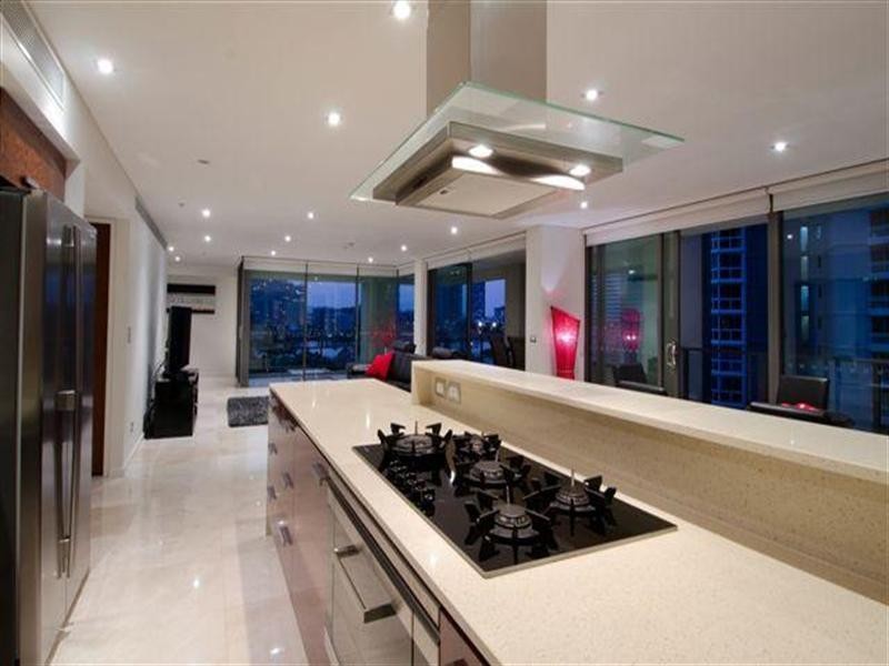 25 Peak Avenue, Main Beach QLD 4217