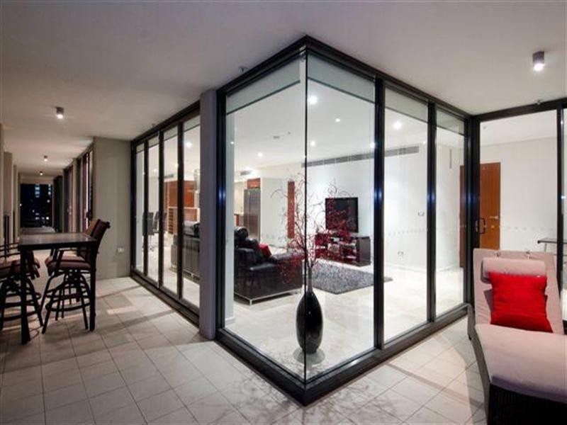 25 Peak Avenue, Main Beach QLD 4217