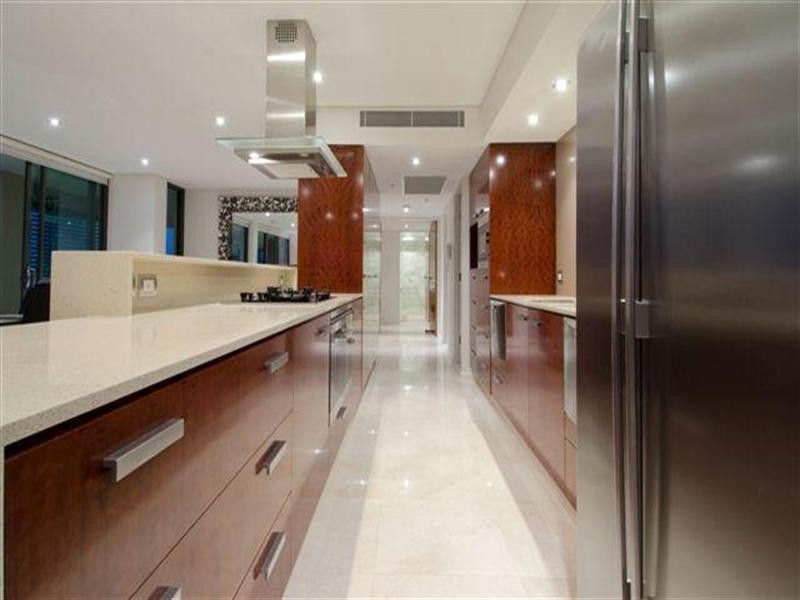 25 Peak Avenue, Main Beach QLD 4217