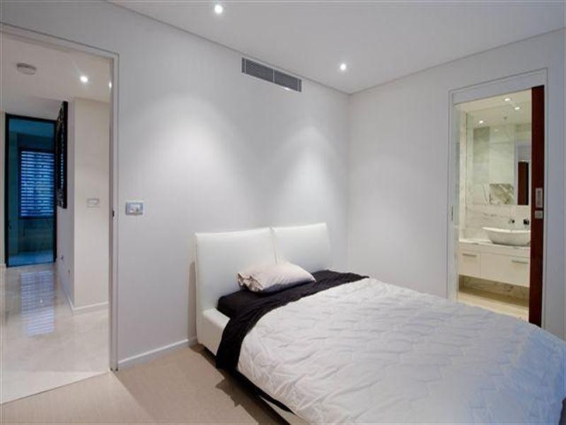 25 Peak Avenue, Main Beach QLD 4217