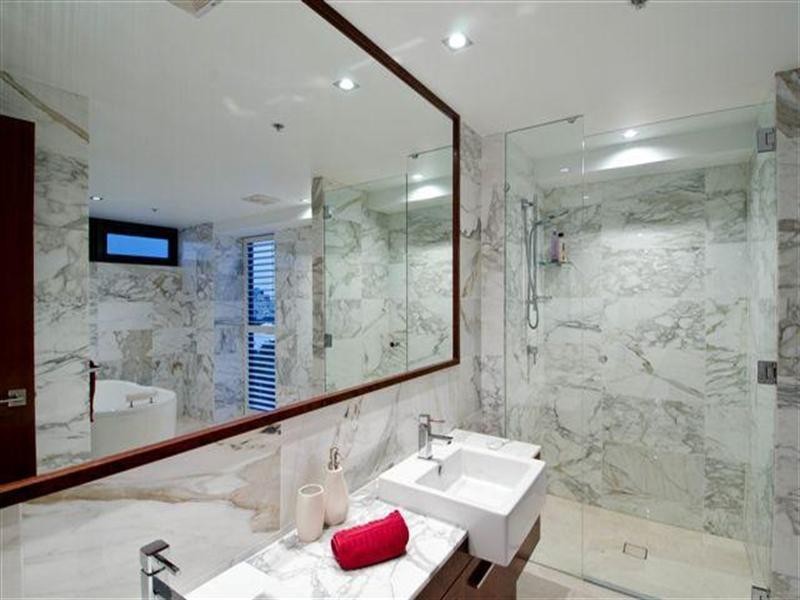 25 Peak Avenue, Main Beach QLD 4217