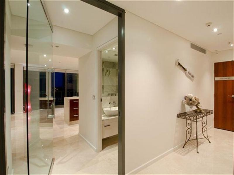 25 Peak Avenue, Main Beach QLD 4217