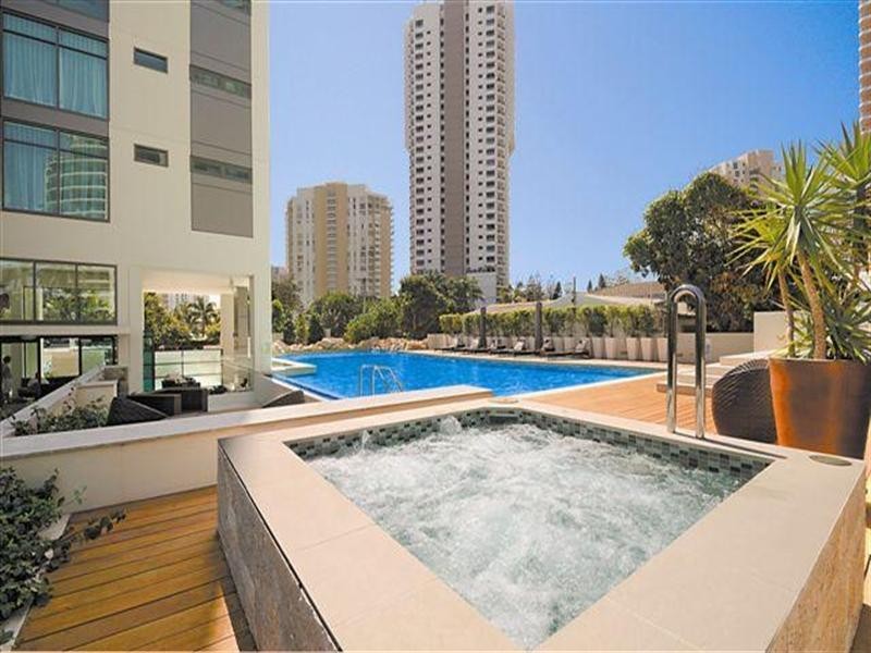 25 Peak Avenue, Main Beach QLD 4217