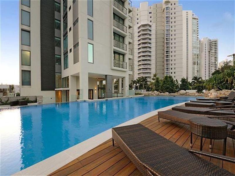 25 Peak Avenue, Main Beach QLD 4217