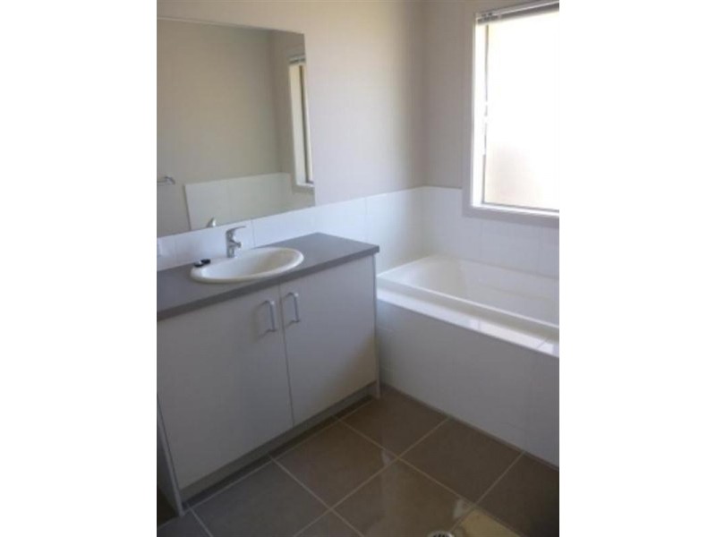 6 Lemongrass Place, Springfield Lakes QLD 4300