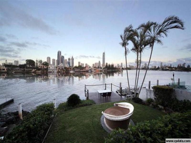 61 The Promenade, Isle Of Capri QLD 4217