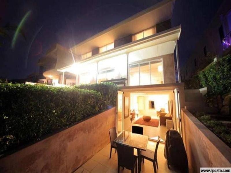 61 The Promenade, Isle Of Capri QLD 4217